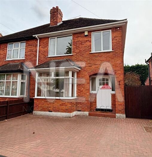 3 Bedroom Semi-Detached House To Rent In South View Avenue, Caversham, Reading, RG4