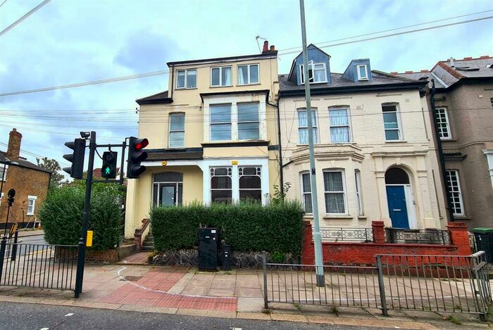 Flat To Rent In Belmont Road, S. Tottenham, N15