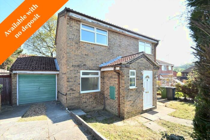 3 Bedroom Detached House To Rent In Deposit-free Option Available - Juniper Road, Horndean, PO8