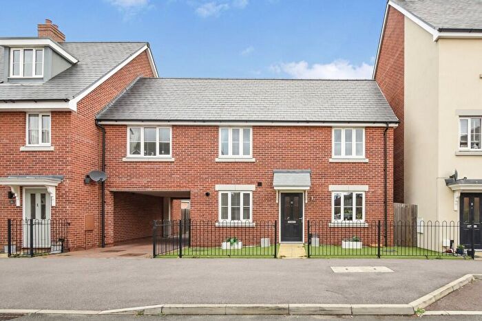 2 Bedroom Coach House For Sale In Walker Mead, Biggleswade, SG18