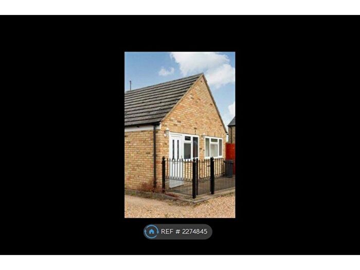 Studio To Rent In Rook Tree Lane, Stotfold, Hitchin, SG5