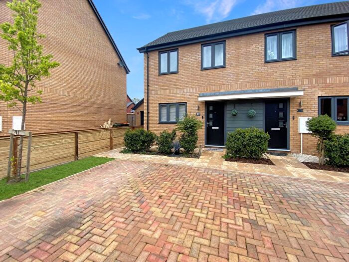 2 Bedroom End Of Terrace House For Sale In Pantheon Drive, Houghton Regis, Dunstable, LU5