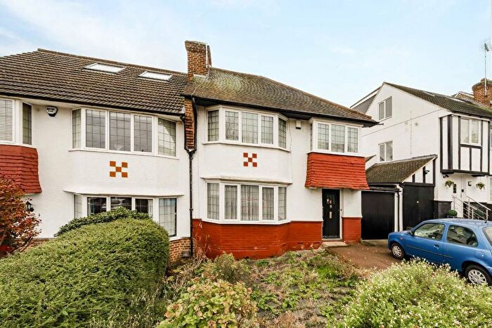 3 Bedroom Property For Sale In Lovelace Road, Barnet, EN4