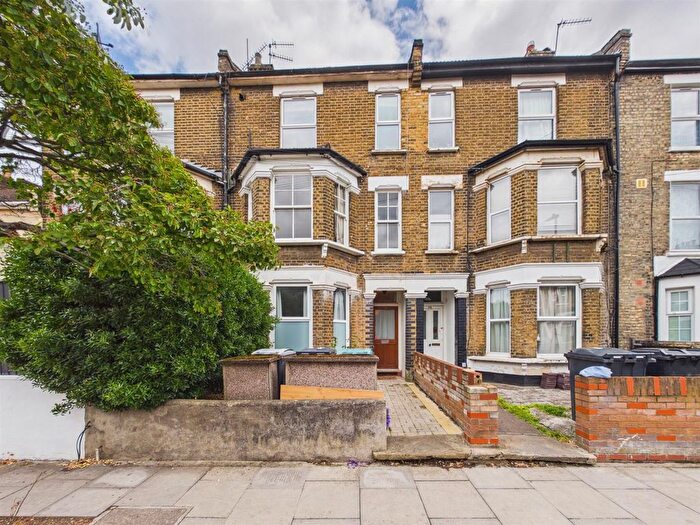 2 Bedroom Flat For Sale In North Grove, London, N15