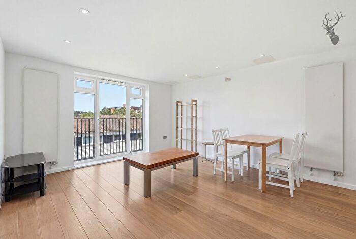 2 Bedroom Apartment To Rent In Bacon Street, Shoreditch, E2