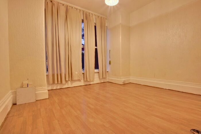 2 Bedroom Flat To Rent In Kemerton Road, Beckenham, BR3