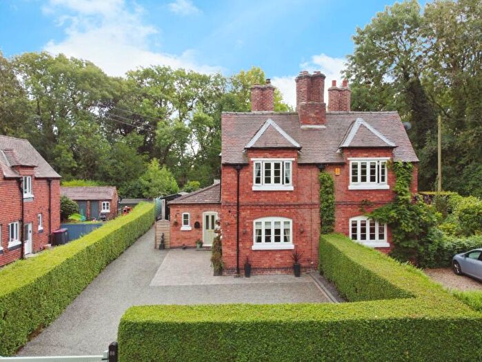 3 Bedroom Semi-Detached House For Sale In Merevale Lane, Atherstone, CV9