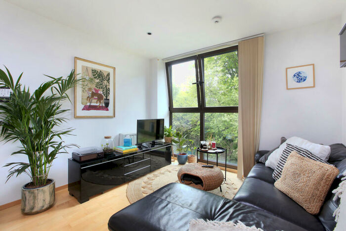 2 Bedroom Flat To Rent In Carter House, Petergate, Wandsworth, London, SW11