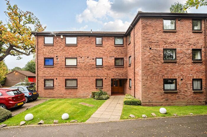 2 Bedroom Flat For Sale In Roseberry Court, Nascot Wood, WD17