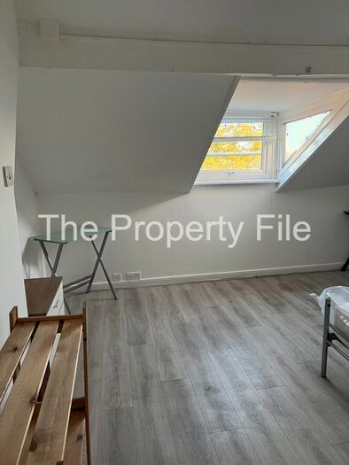5 Bedroom Flat To Rent In Wilmslow Road, Manchester, M20