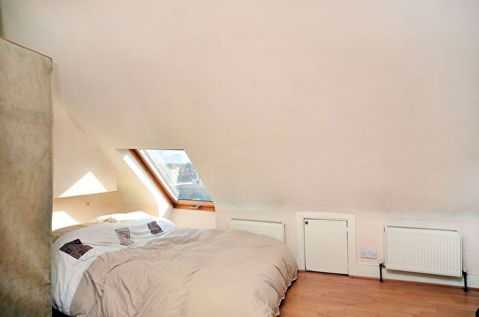 Studio To Rent In High Street Colliers Wood, Colliers Wood, London, SW19
