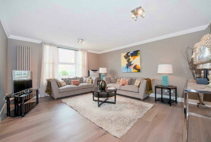 3 Bedroom Apartment To Rent In St. John's Wood Park, St. John's Wood, NW8