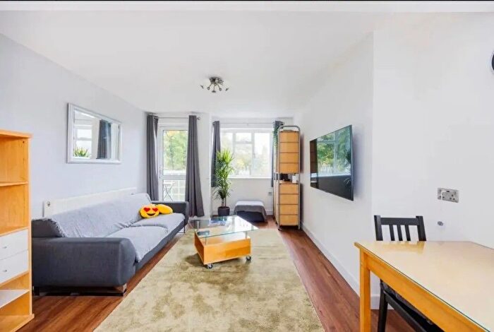 2 Bedroom Flat To Rent In Canton Street, London, E14