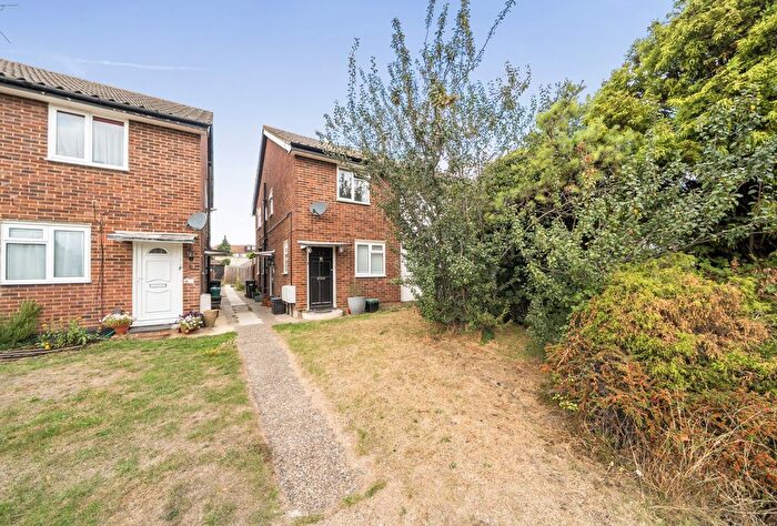 2 Bedroom Maisonette For Sale In St Marys Close, Orpington, Kent, BR5