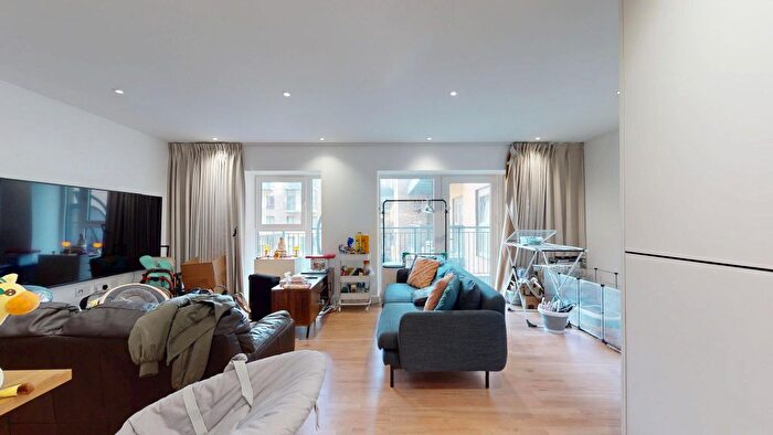 2 Bedroom Flat To Rent In East Drive, London, NW9