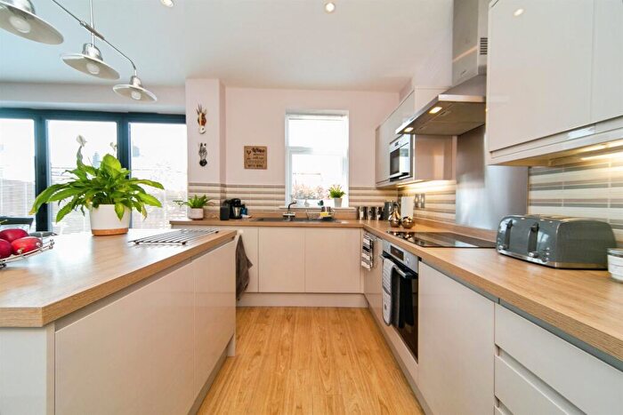 4 Bedroom Detached House For Sale In Glenavon Park, Prenton, CH43