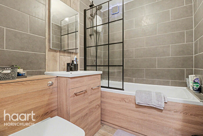 1 Bedroom Apartment For Sale In Naunton Way, Hornchurch, RM12