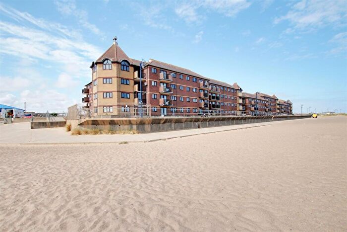 3 Bedroom Flat For Sale In Queens Park Close, Mablethorpe, LN12