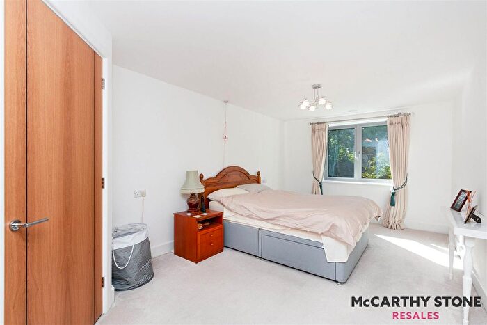 2 Bedroom Flat For Sale In Kings Place, Fleet Road, Fleet, GU51