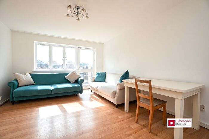 2 Bedroom Flat To Rent In Rectory Road, Stoke Newington, Hackney, London, N16