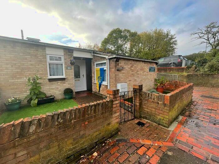 2 Bedroom Bungalow To Rent In Mill Green, Basildon, SS13