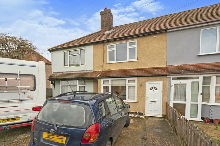 4 Bedroom Terraced House To Rent In Heaton Close, Romford, RM3