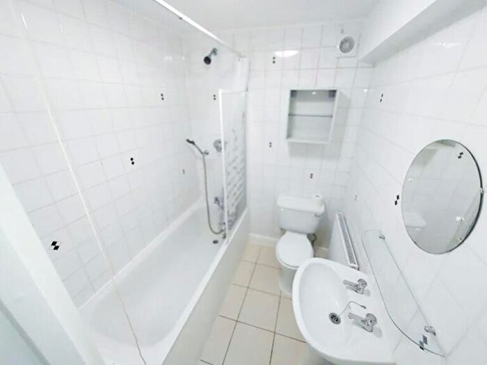 2 Bedroom Flat For Sale In Finchley Lane, Hendon, London, NW4
