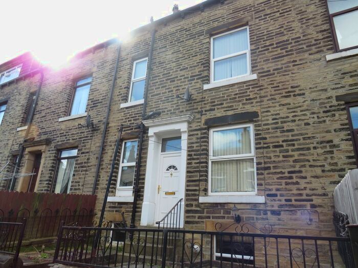 2 Bedroom Property To Rent In Clover Hill Terrace, Halifax, HX1