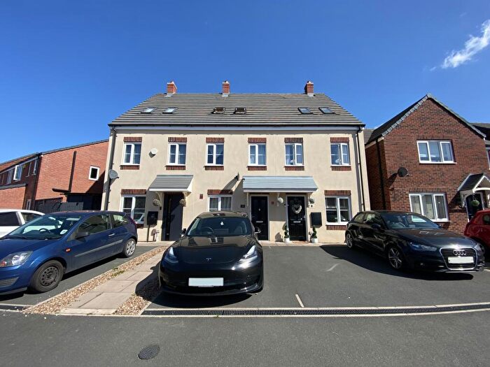 3 Bedroom Town House To Rent In Gisbey Road, Ilkeston, DE7
