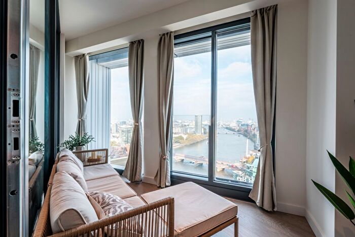 3 Bedroom Flat To Rent In River Park Tower, Nine Elms Lane, Vauxhall, London, SW8