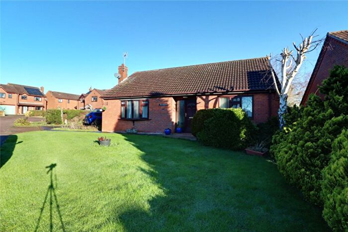 2 Bedroom Bungalow For Sale In Blacksmiths Close, Barrow-upon-Humber, Lincolnshire, DN19
