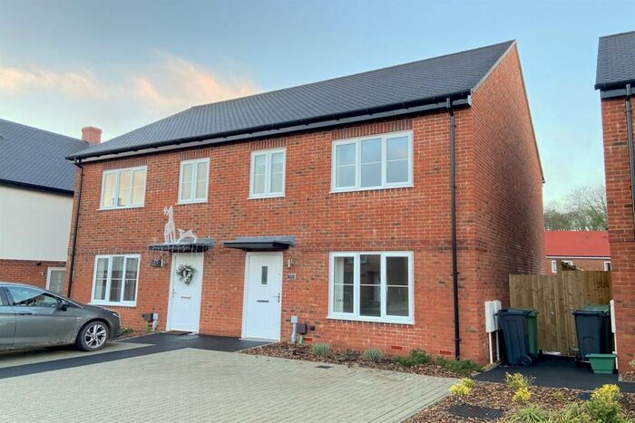 3 Bedroom Semi-Detached House To Rent In Hounsome Fields, Basingstoke, RG23