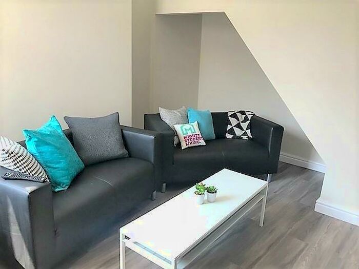 4 Bedroom Private Hall To Rent In Vine Street, Lancaster, LA1