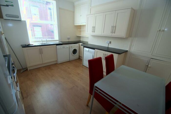 4 Bedroom Terraced House To Rent In Cliff Mount, Woodhouse, Leeds, LS6