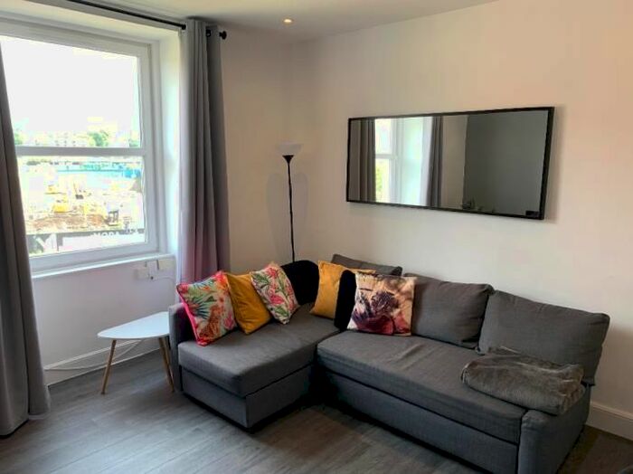 1 Bedroom Flat To Rent In Caledonian Crescent, Edinburgh, EH11