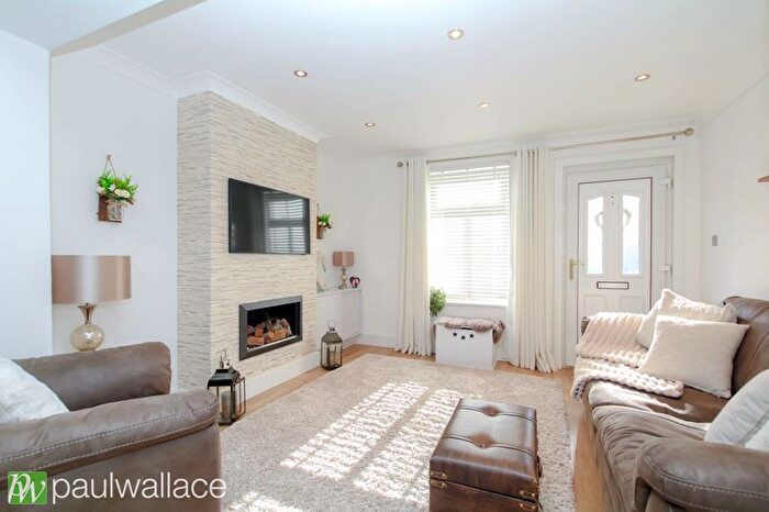 2 Bedroom End Of Terrace House For Sale In Burford Street, Hoddesdon, EN11