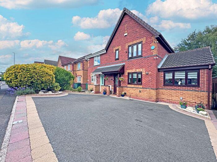 3 Bedroom Semi-Detached House For Sale In Daisy Meadow, Tipton, DY4