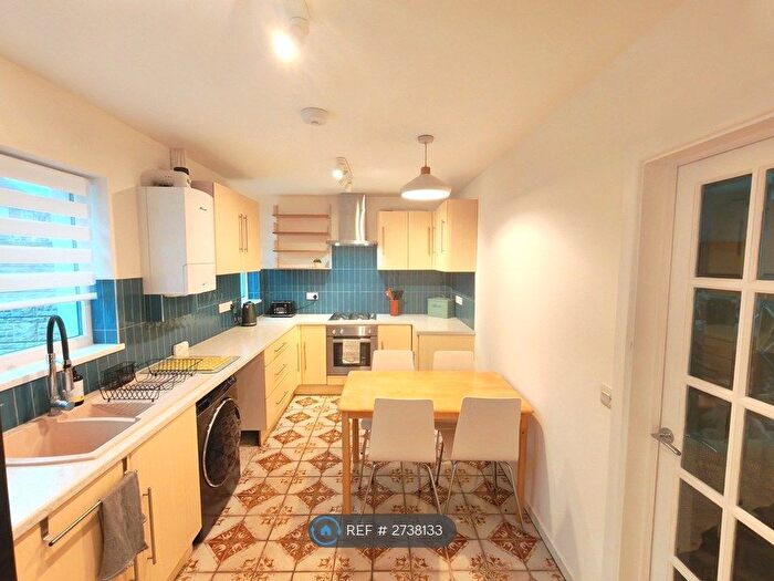 3 Bedroom Semi Detached House To Rent In Brinsley Close, Nottingham, NG8