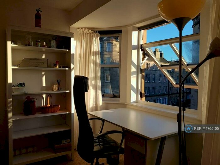 2 Bedroom Flat To Rent In St. Leonards Street, Edinburgh, EH8