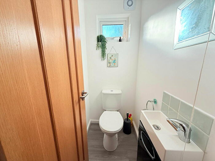 4 Bedroom Detached House For Sale In Raddington Drive, Solihull, B92