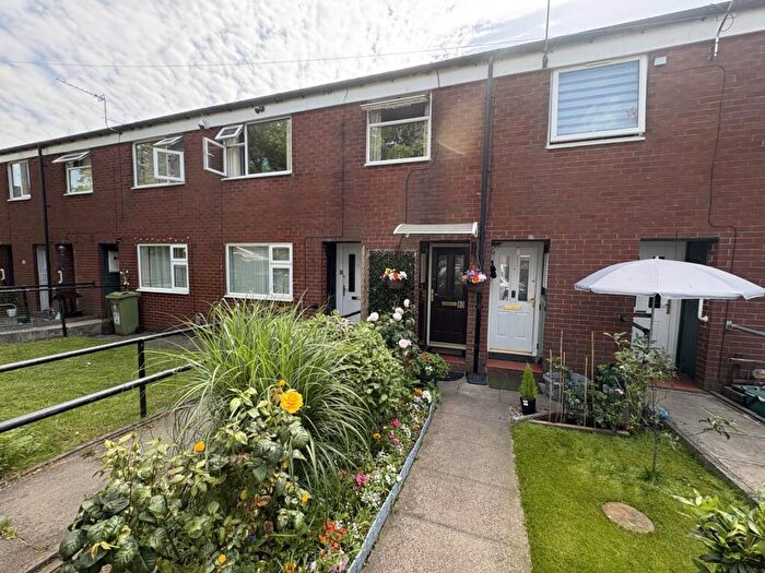 2 Bedroom Flat For Sale In Ilkley Close, Oldham, OL9