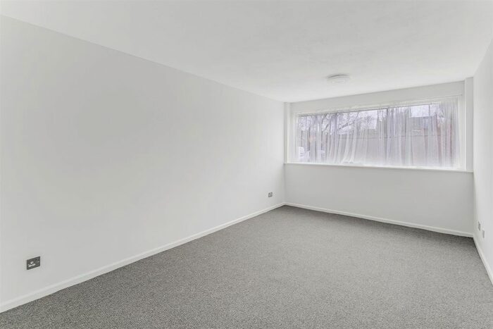 Studio To Rent In Connaught Avenue, London, E4