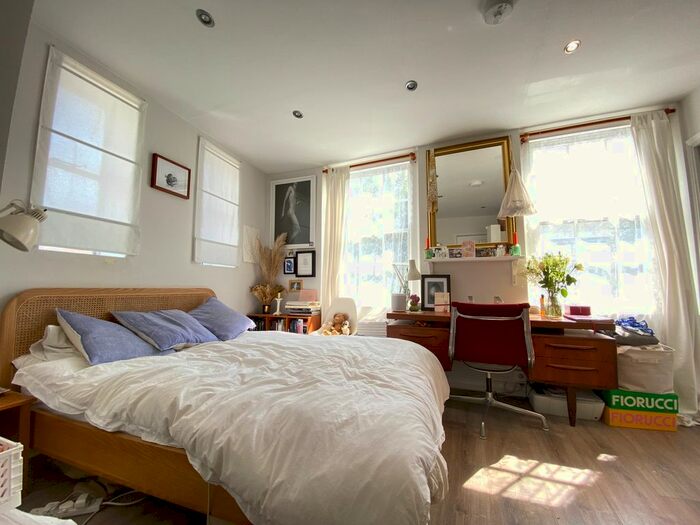 Studio To Rent In Offord Road, London, N1