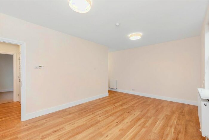 1 Bedroom Flat To Rent In South Worple Way, East Sheen SW14
