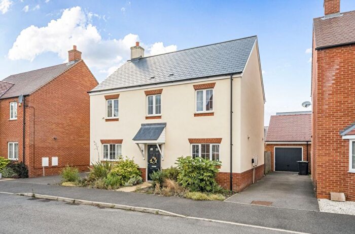 4 Bedroom Detached House For Sale In Braeburn Way, Cranfield, MK43