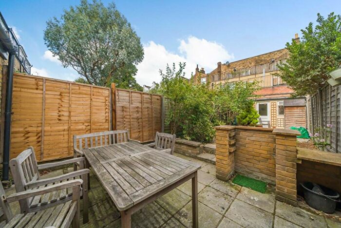 4 Bedroom Semi-Detached House To Rent In Mayton Street, Lower Holloway, London, N7