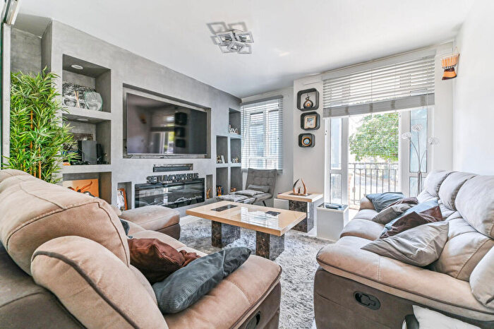 1 Bedroom Flat For Sale In Bradlord House, Kingswood Estate, Sydenham Hill, London, SE21