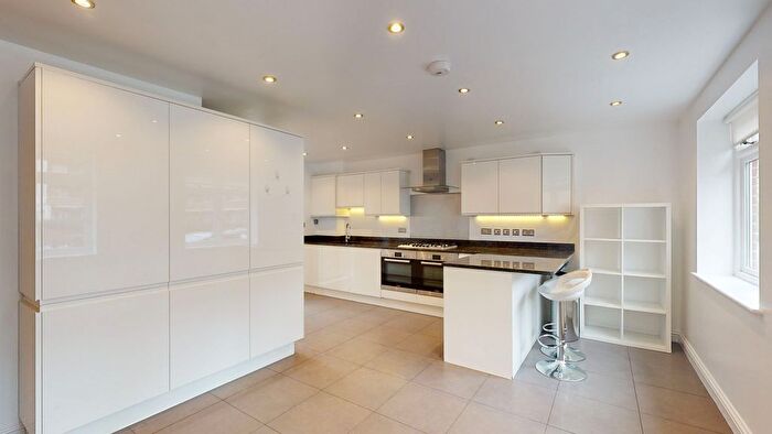 4 Bedroom Semi-detached House To Rent In Anerley Park, London, SE20