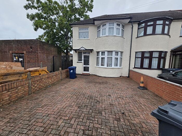 3 Bedroom End Terrace House To Rent In Southall, UB1