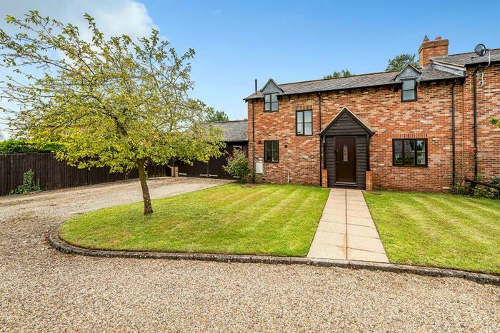 3 Bedroom Semi-Detached House For Sale In Piddington, Oxfordshire, OX25